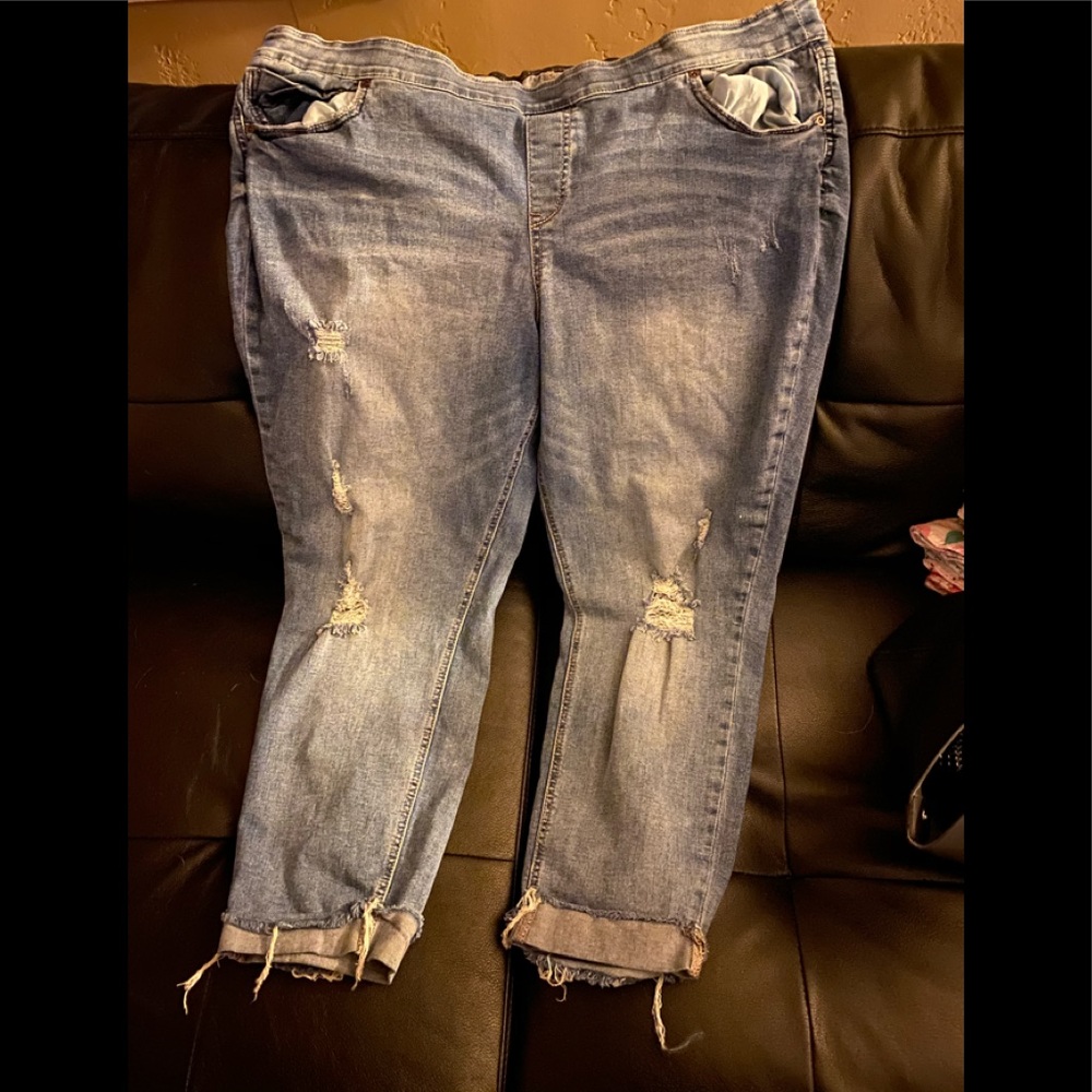 Maurices Distressed Jegging